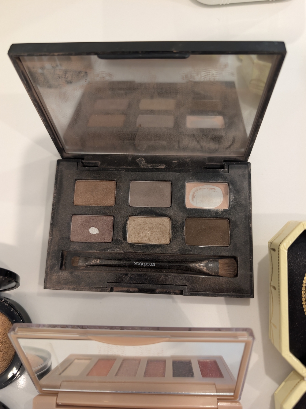 Assorted Women’s Makeup Set - Picture 3 of 6